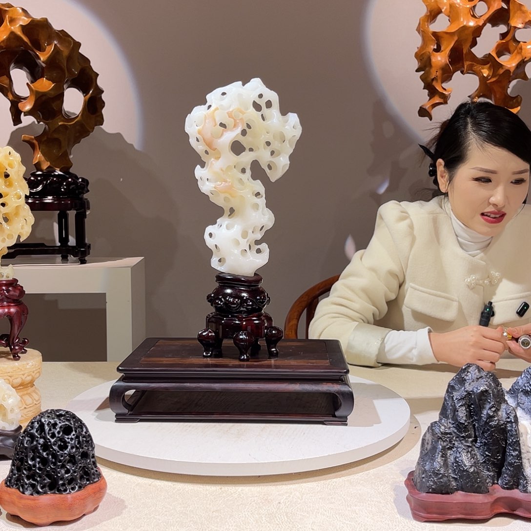 该***质太湖石摆件，高，40。 宽，16