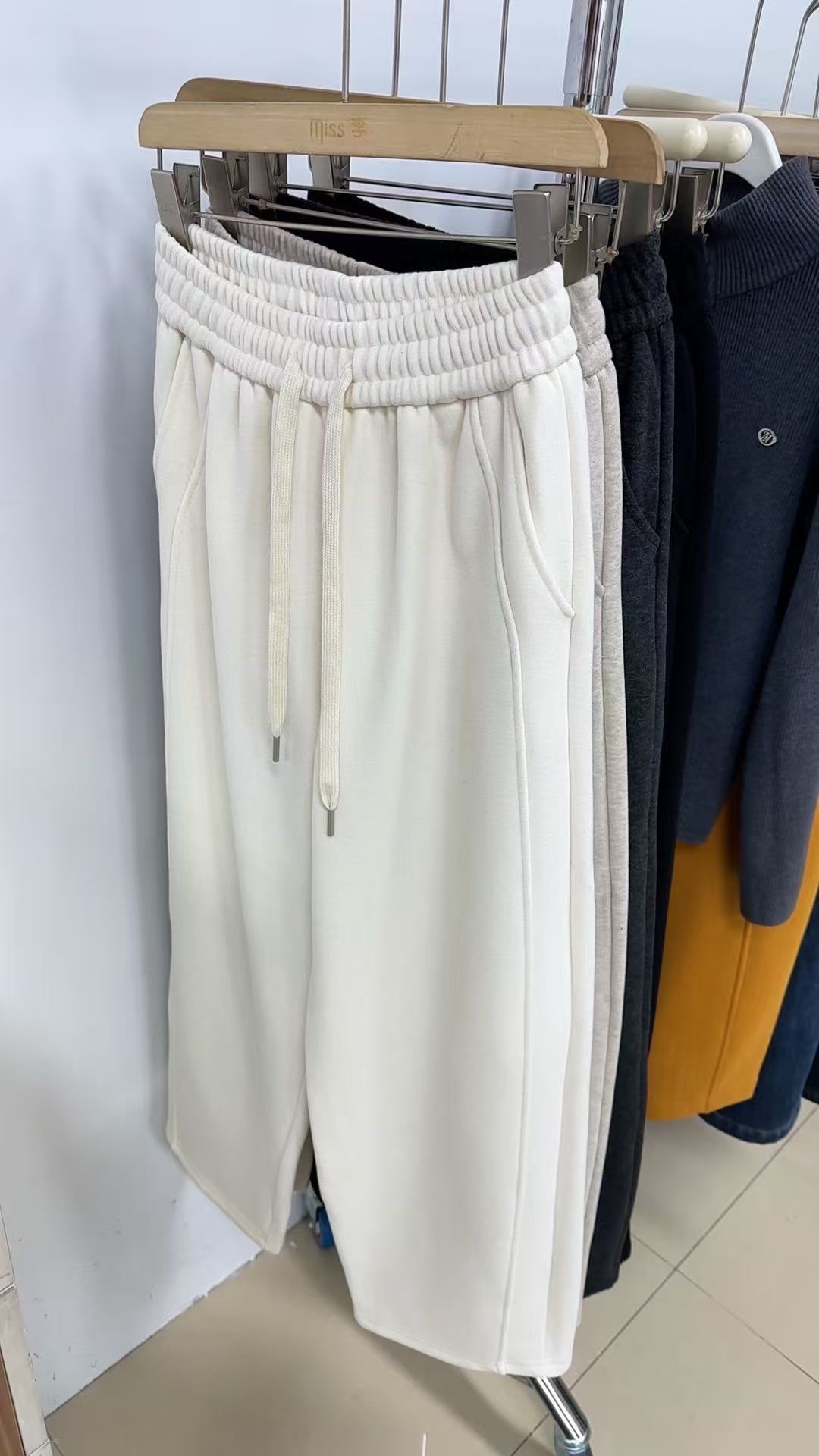 实体店直播：时尚百搭洋气显瘦加绒新款微微弯刀裤休闲裤（8653）