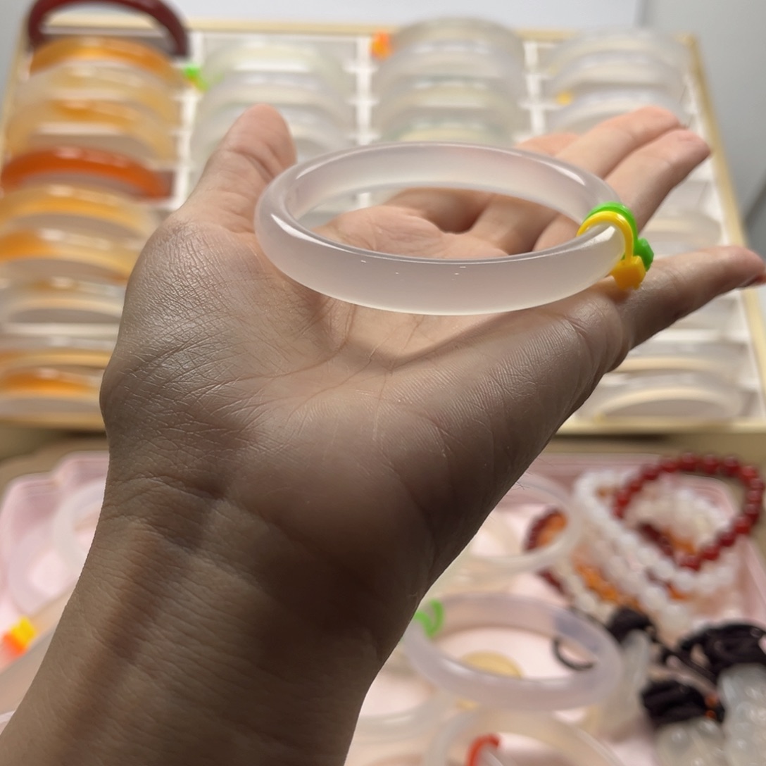 L****玛瑙/玉髓手镯未镶嵌