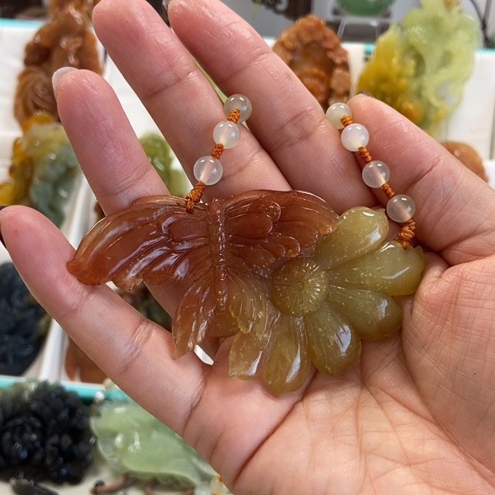 蛇纹石玉颈饰未镶嵌