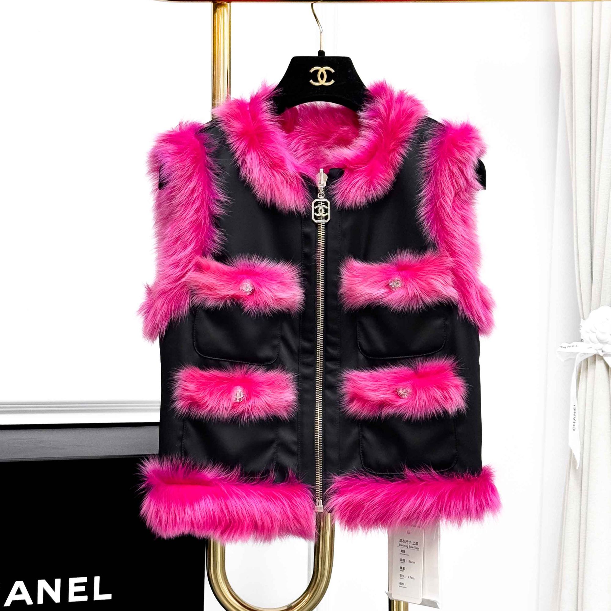 99新 Chanel/香奈儿 34码23N双面穿皮毛一体黑色拼玫红色钻扣马甲