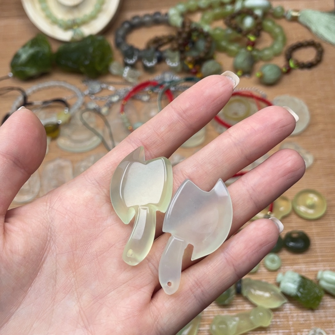 蛇纹石玉未镶嵌颈饰