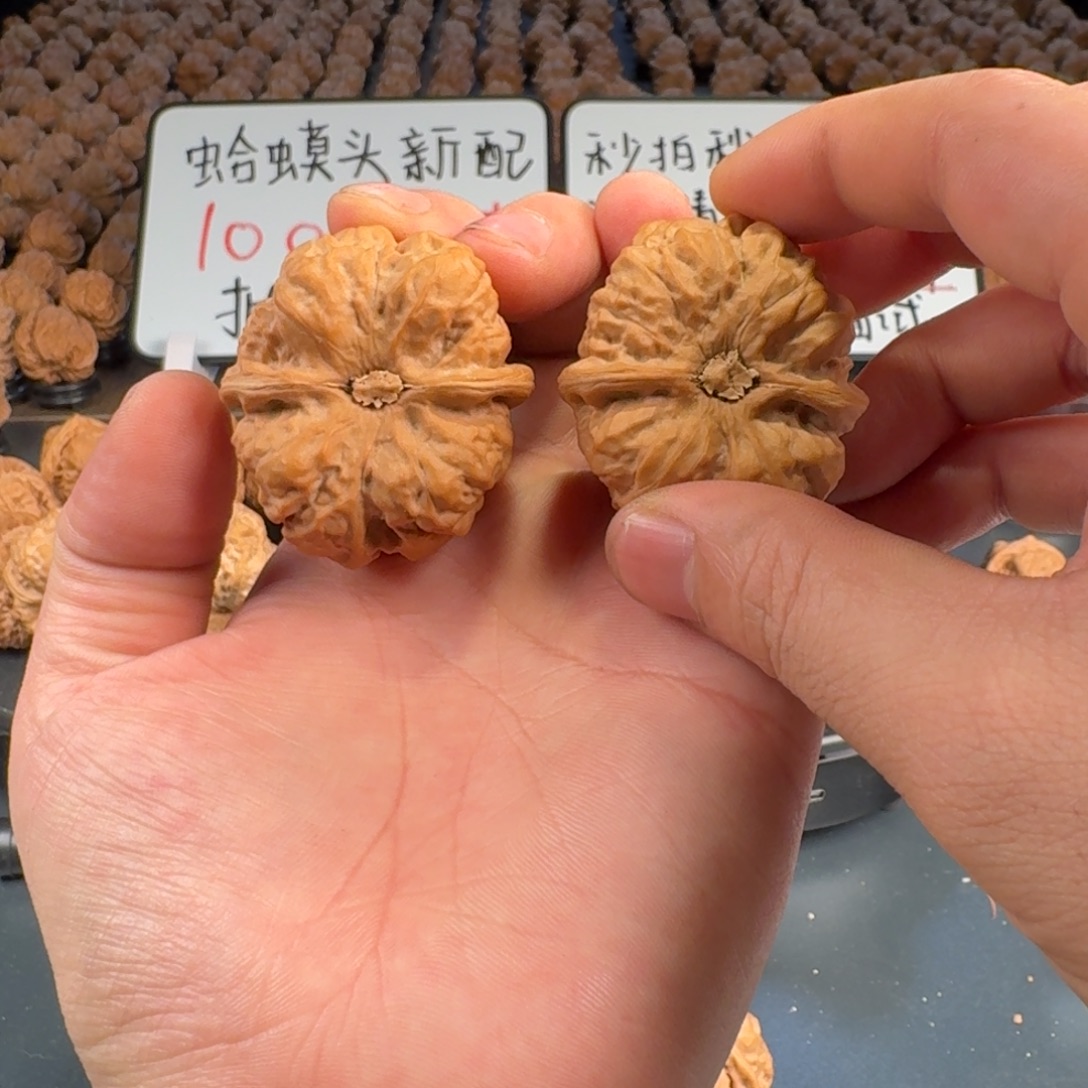 在***一吊坠文玩核桃蛤蟆的眼睛是真的好看啊我的天啊