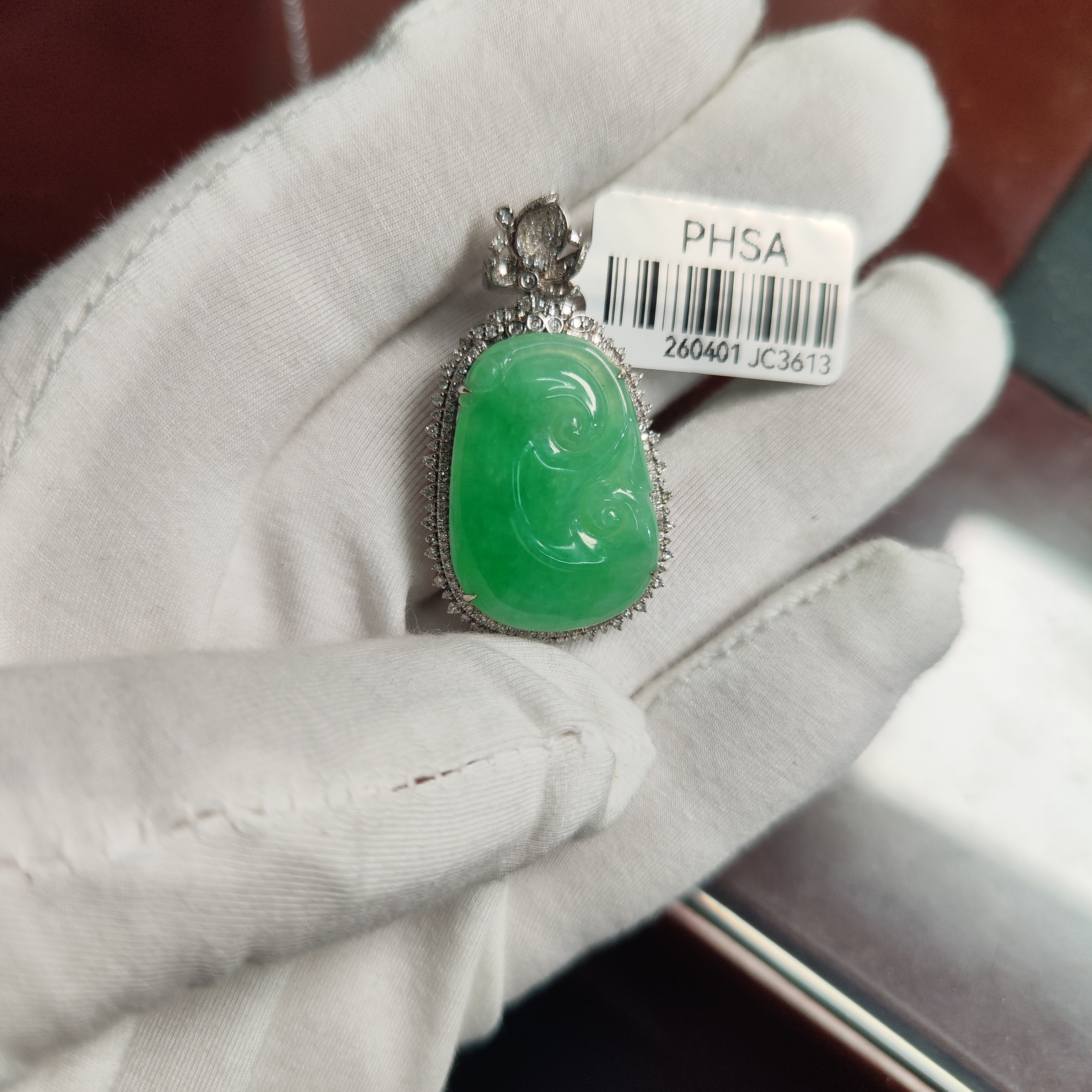 18k金镶嵌缅甸A货翡翠如意(不含链)