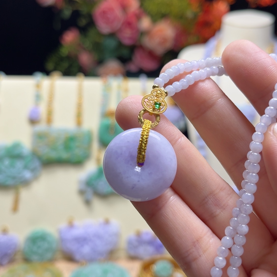 翡翠颈饰未镶嵌天然