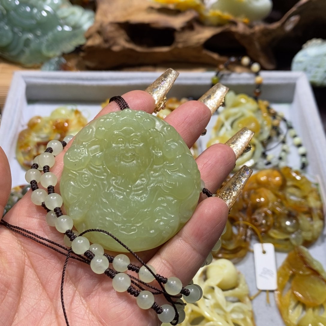 蛇纹石玉颈饰未镶嵌
