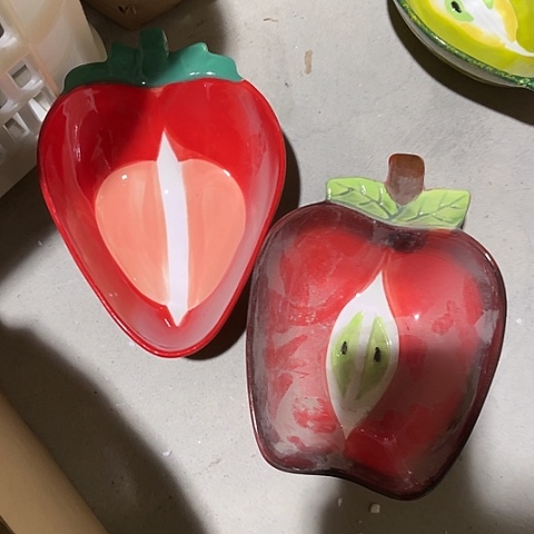 微瑕，不能明火，口径15厘米，高5苹果，草莓