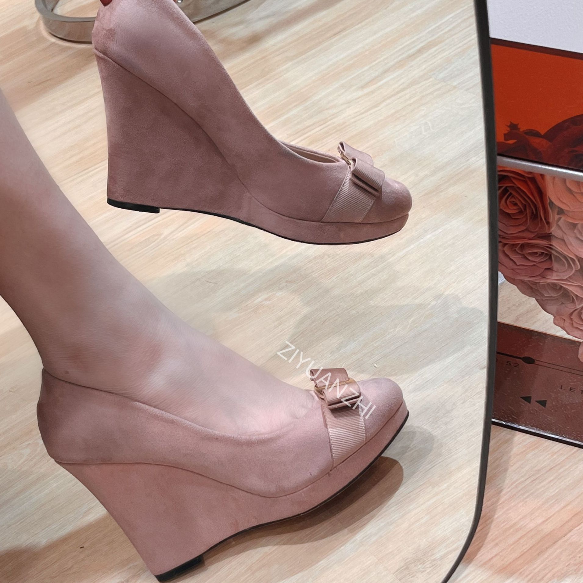 【真诚缘】古早风蝴蝶结浅口坡跟厚底圆头温柔系高跟鞋女单鞋绒