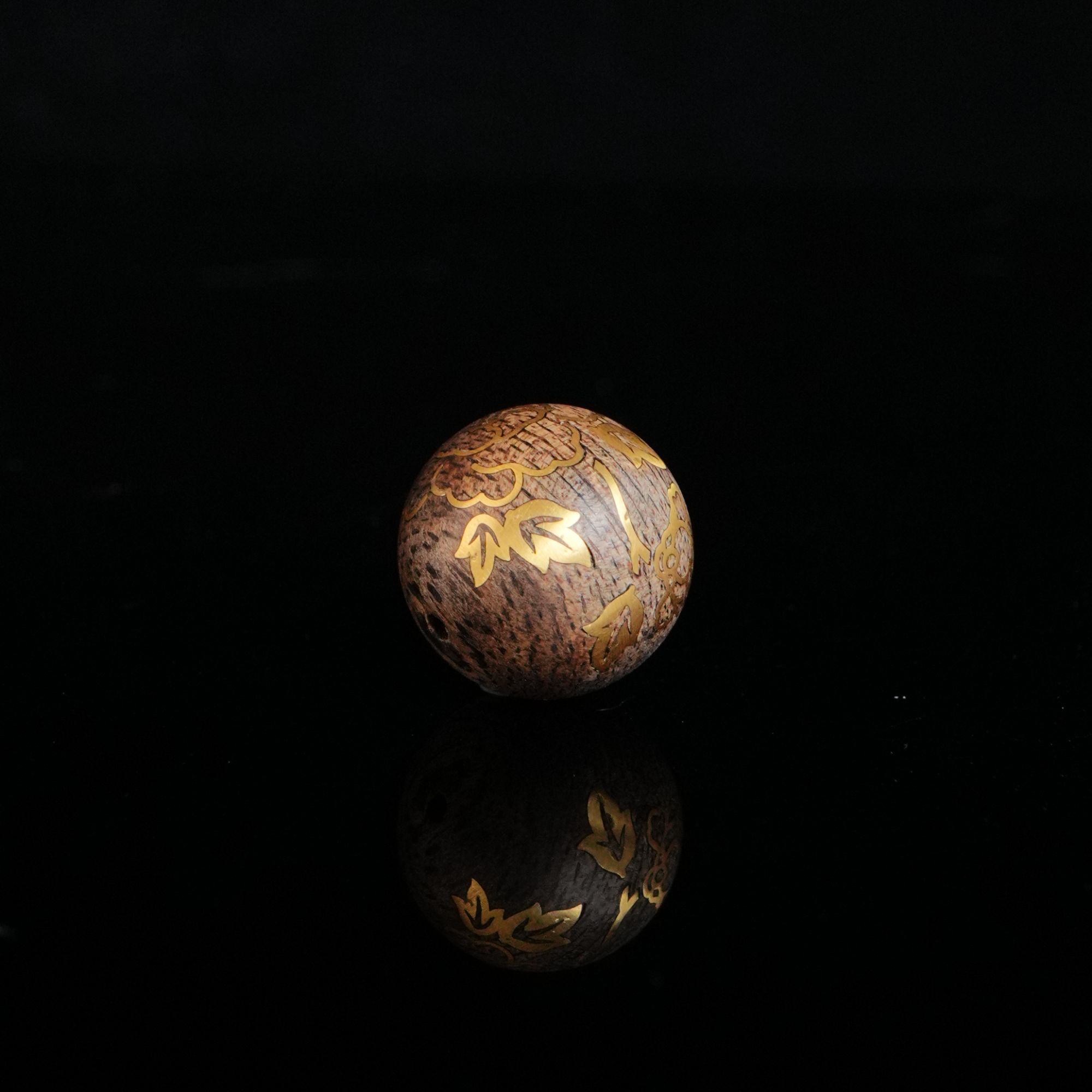 DY-B9615 文莱黑棋软丝沉香沉水错金单珠/国花牡丹 1.6cm 2.8g