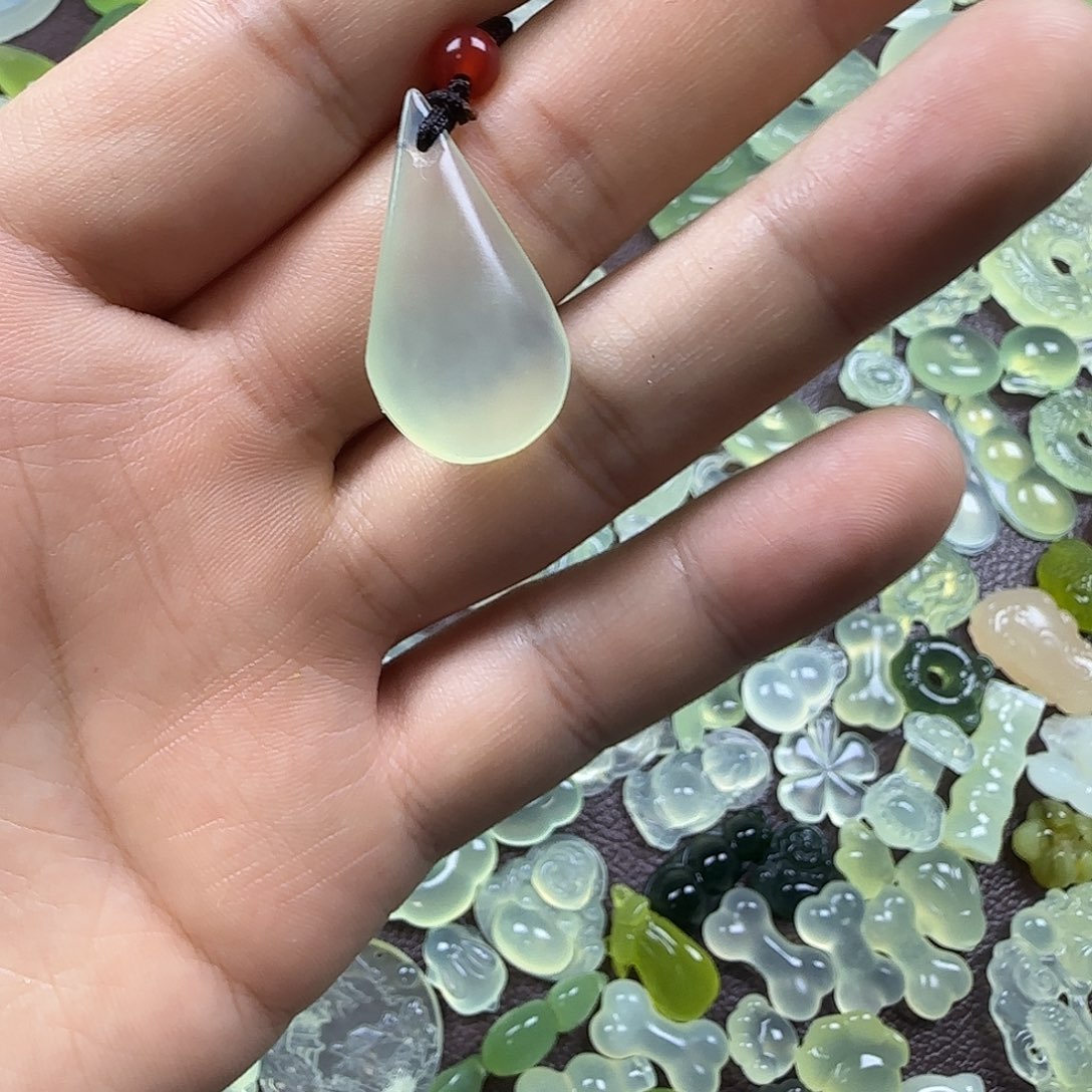 蛇纹石玉未镶嵌岫玉吊坠