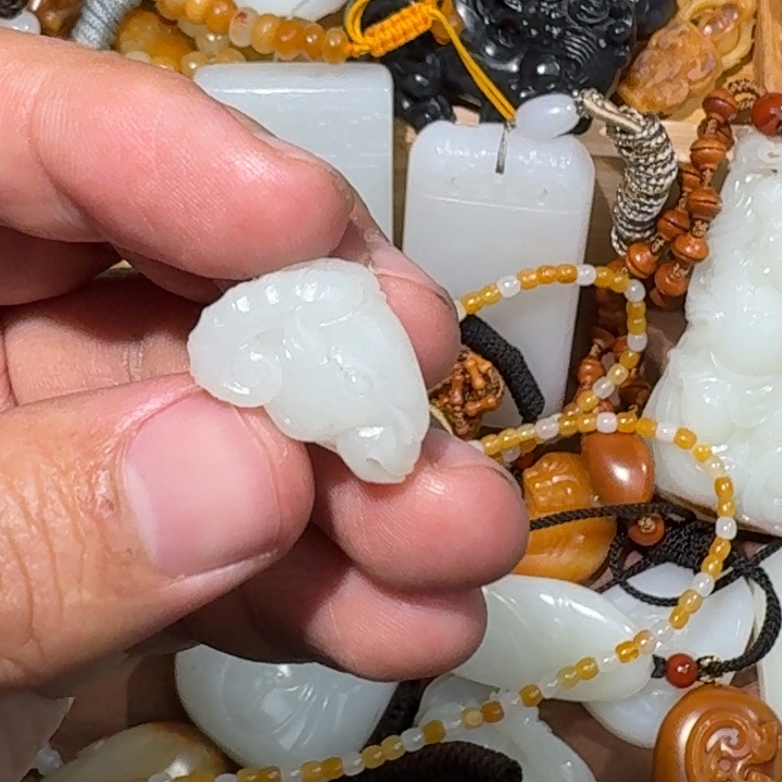 和田玉颈饰未镶嵌