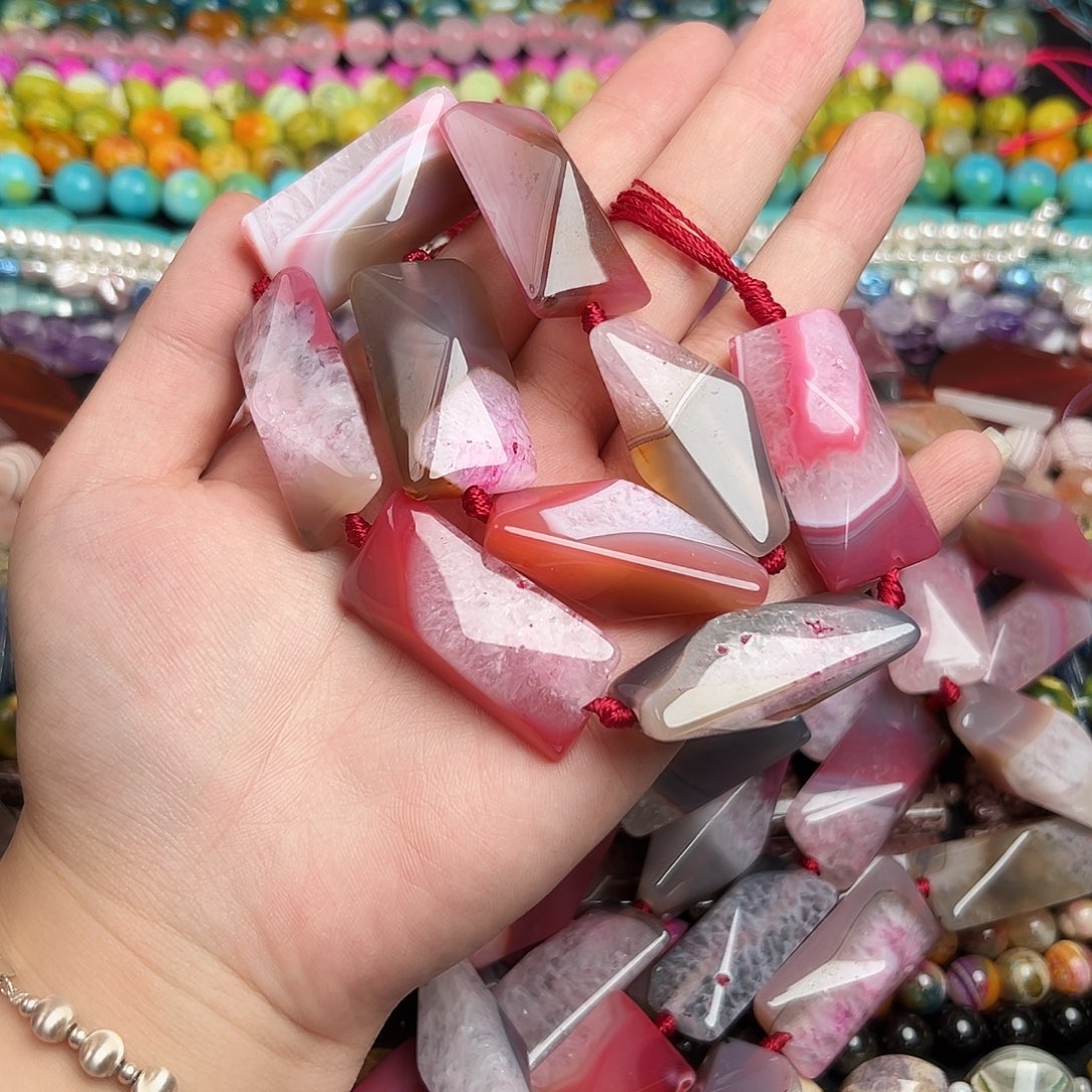 未镶嵌玛瑙/玉髓珠宝半成品粉红玛瑙方块40m*20m一条