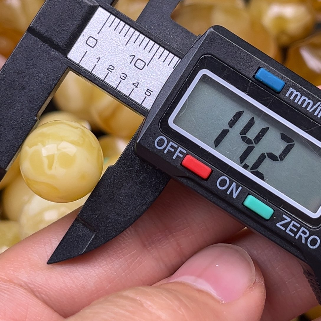 琥珀裸石未镶嵌柒*