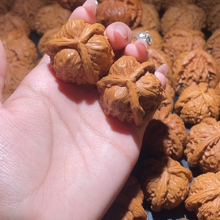 用***9文玩核桃吊坠小妹三棱