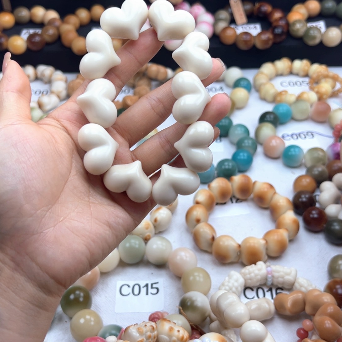 白玉菩提吊坠爱心28