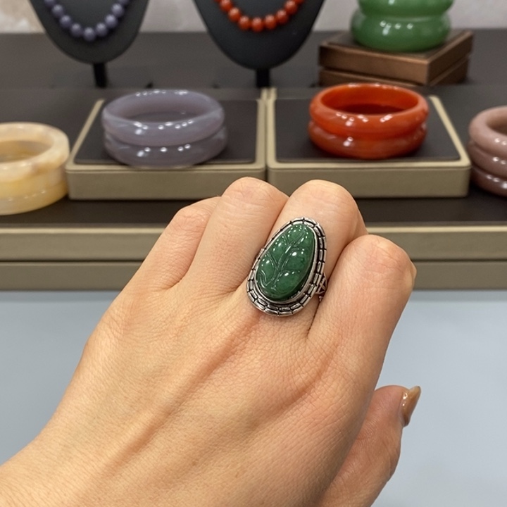 东陵石手镯未镶嵌