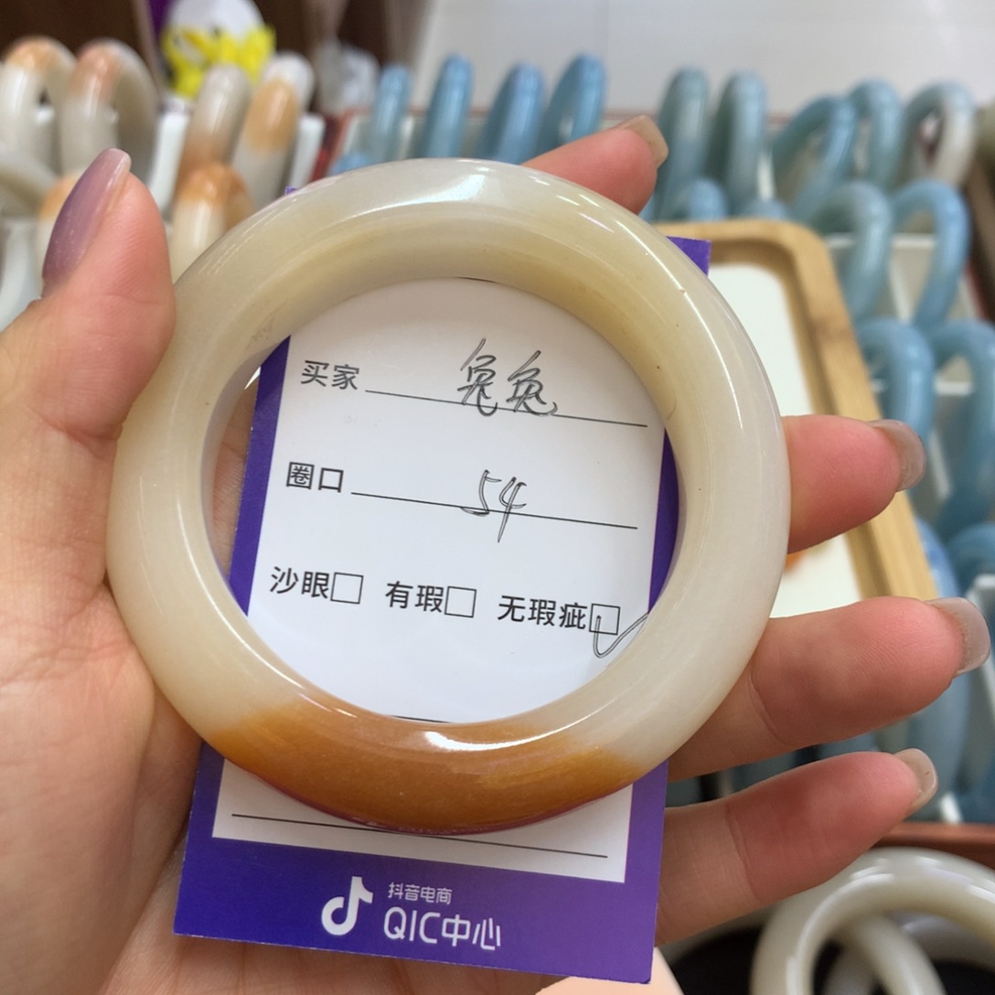 兔***兔石英质玉未镶嵌手镯
