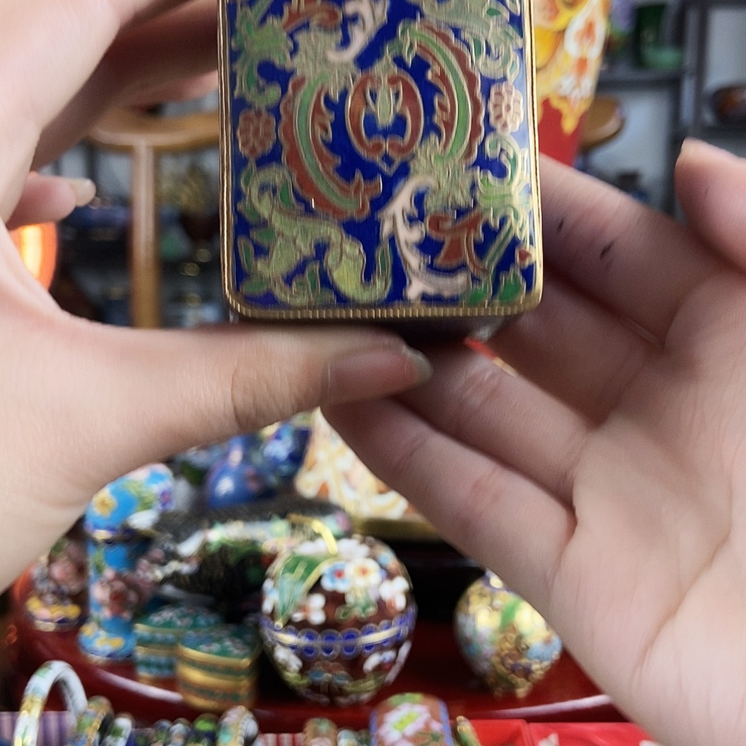 兰***铜宝蓝色花纹小粉盒（郭