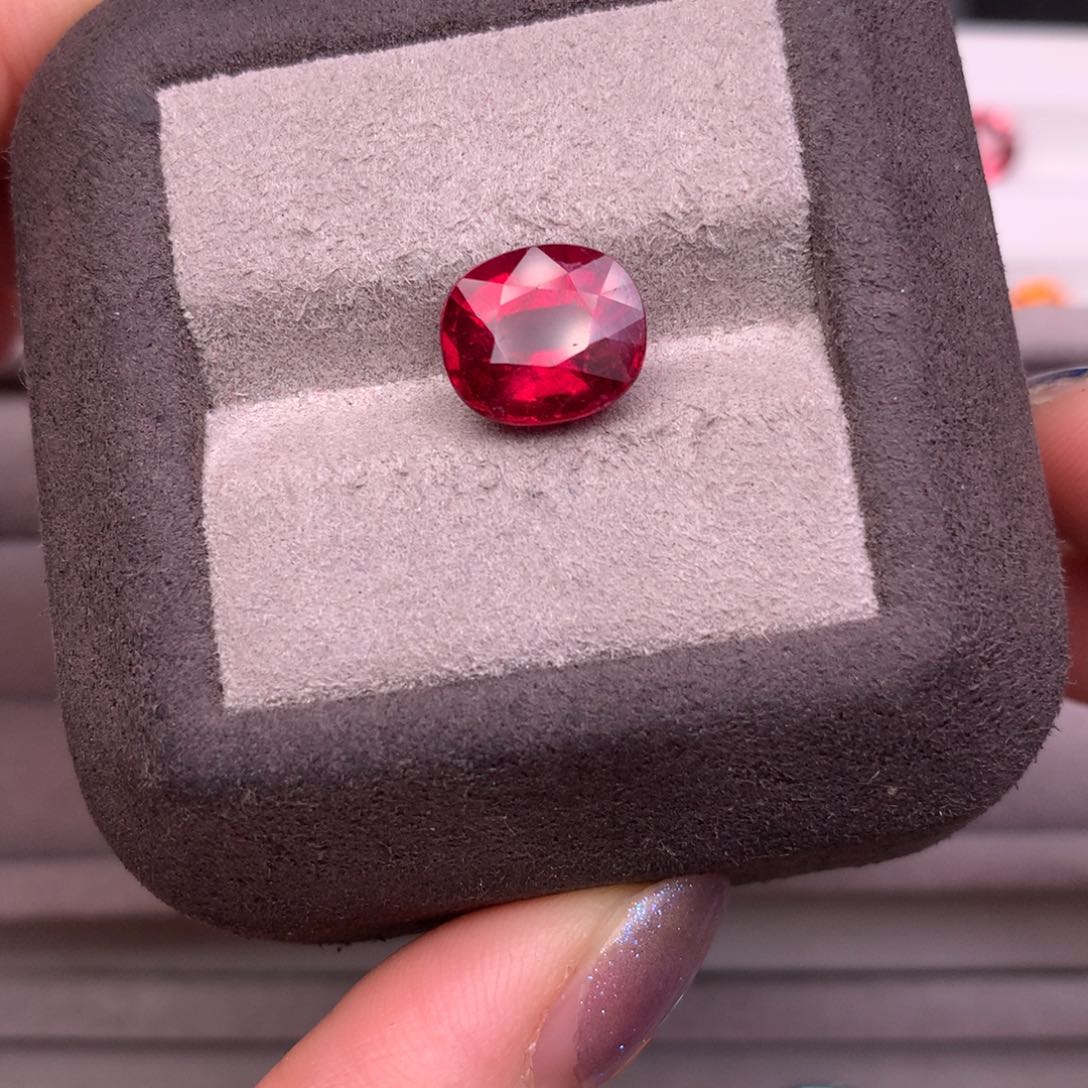 碧玺裸石未镶嵌4.11克拉