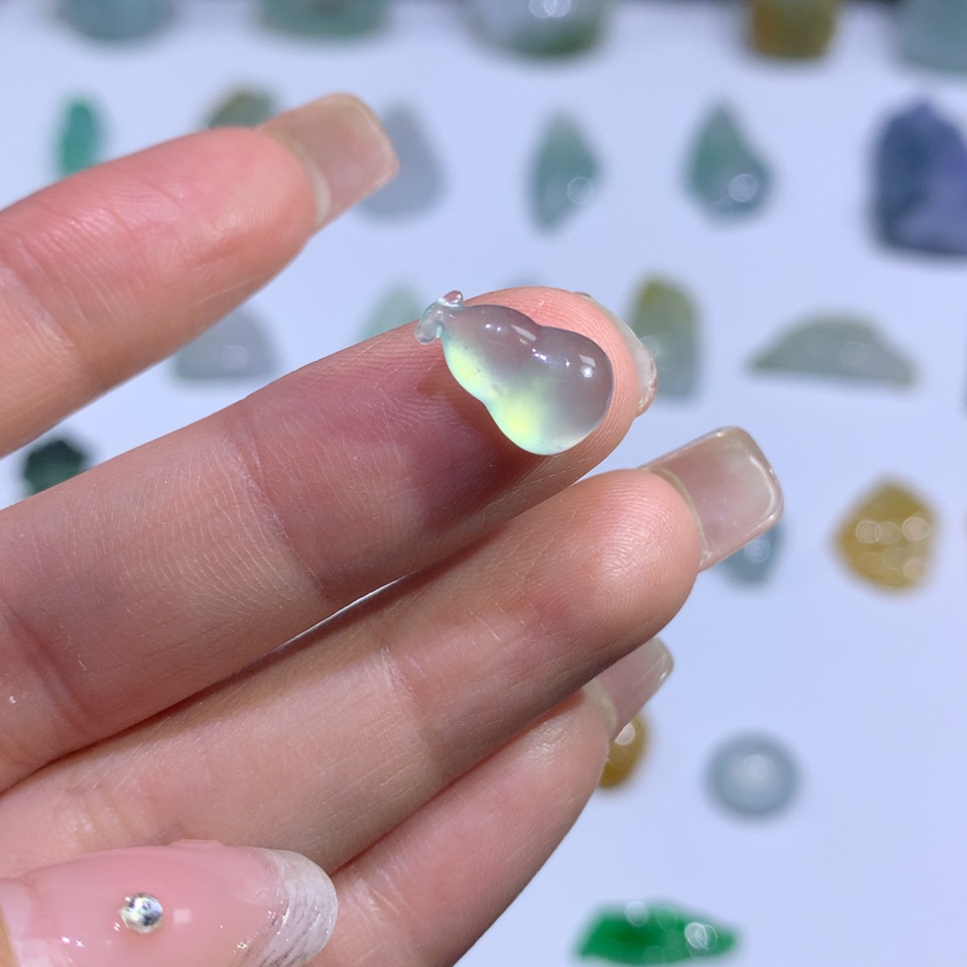 翡翠颈饰未镶嵌葫芦