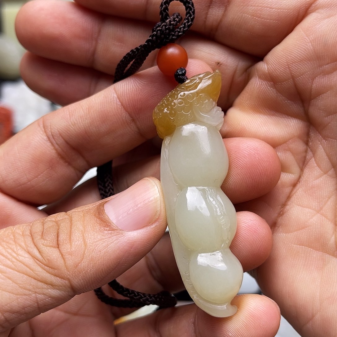 和田玉颈饰未镶嵌爱****g