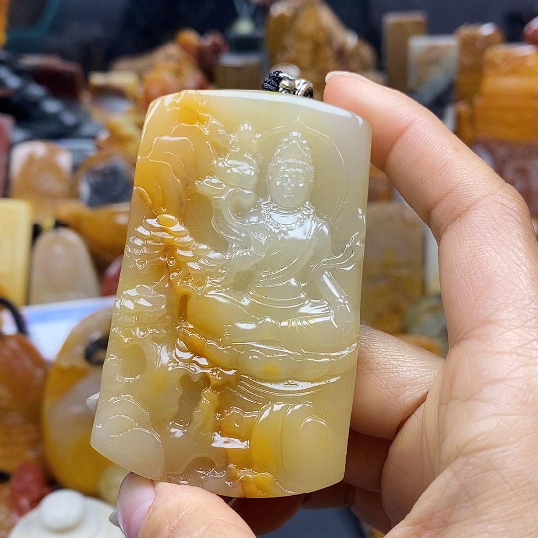 石英质玉（黄龙玉）颈饰未镶嵌