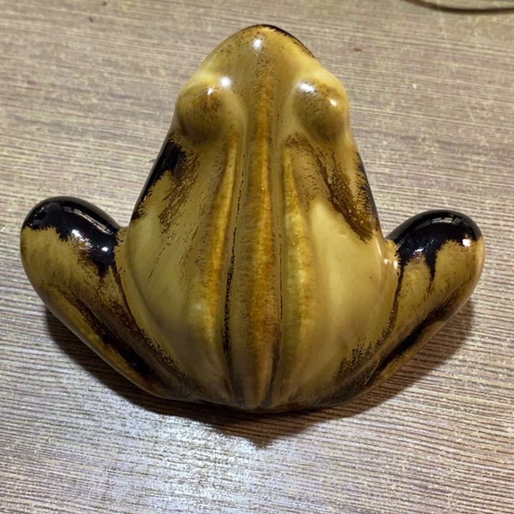 瓷片窑变黑金青蛙