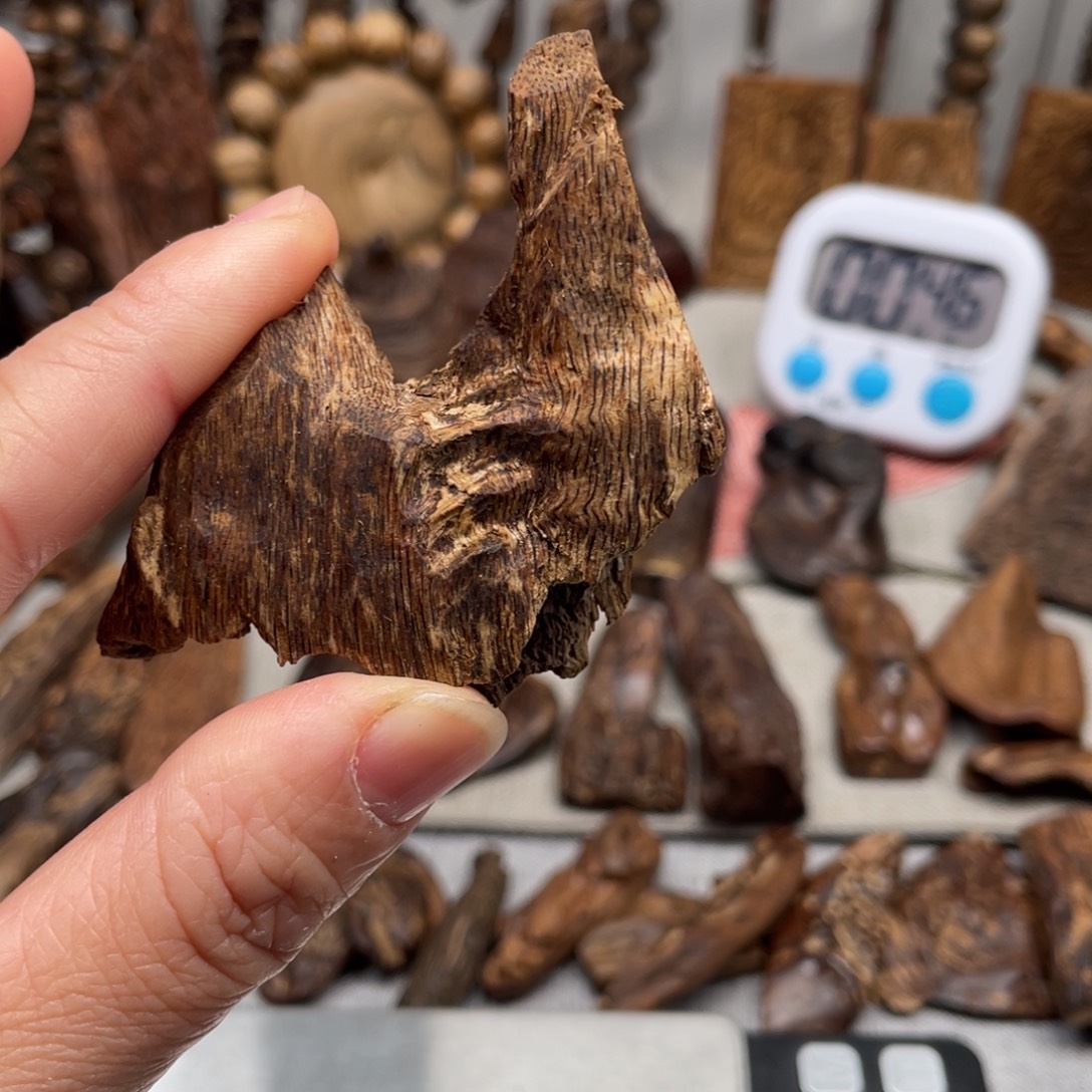 沉香沉香碎屑苏拉威西7.85+