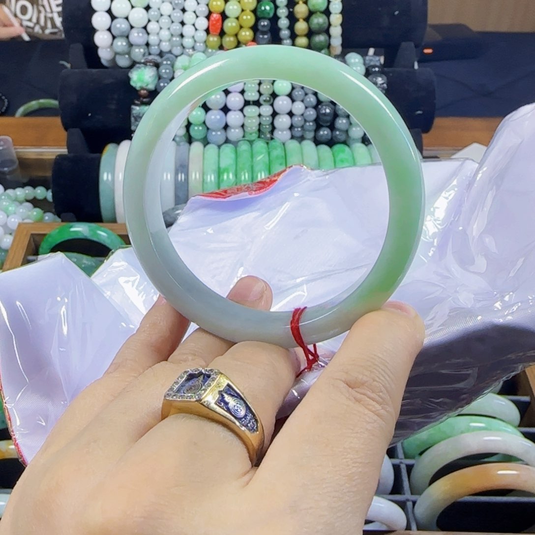 翡翠手镯未镶嵌完美完美完美基本无绵胶果绿