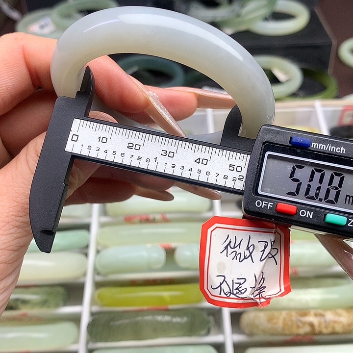 蛇纹石玉手镯未镶嵌708