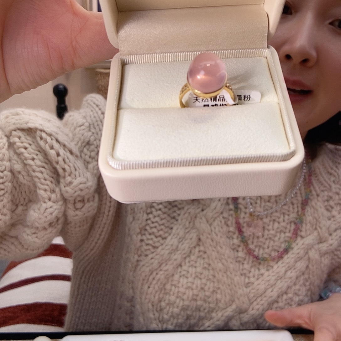 芙蓉石戒指18K金镶嵌蛋面