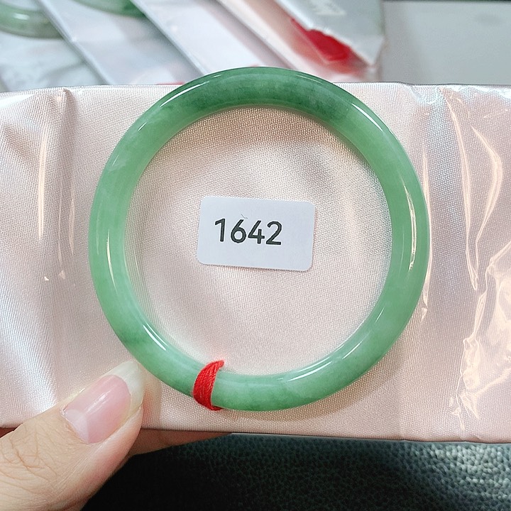 翡翠手镯未镶嵌天然翡翠手镯57