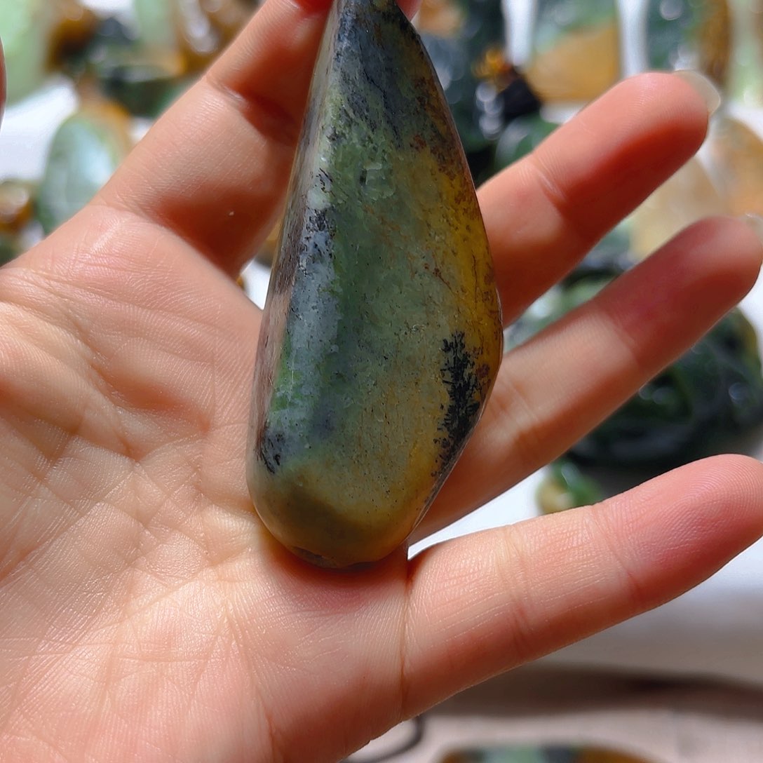 岫岩河磨玉（透闪石质玉）挂件未镶嵌