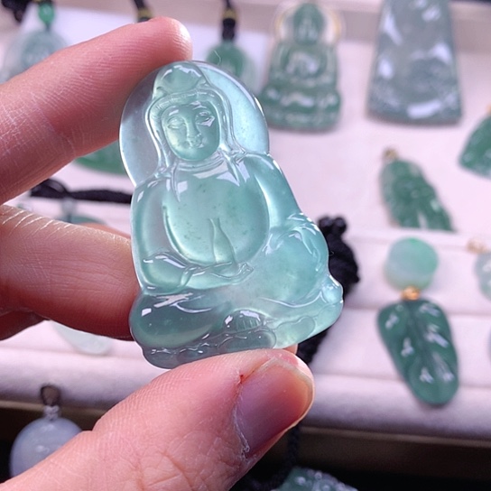 翡翠颈饰未镶嵌翡翠