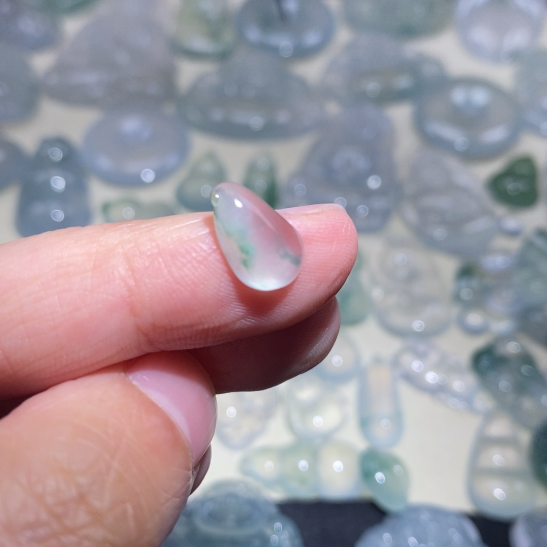 翡翠颈饰未镶嵌天然缅甸翡翠A货