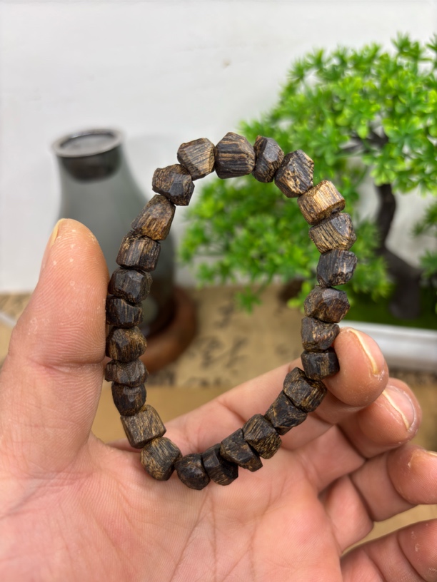沉水随形沉香奇楠留疤手串，粒粒保沉保真，