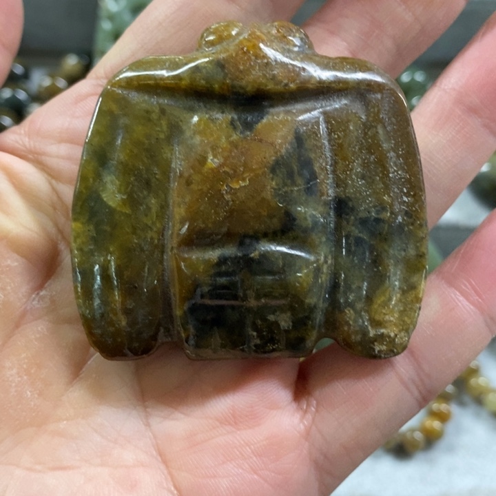 未镶嵌岫岩河磨玉（透闪石质玉）把件