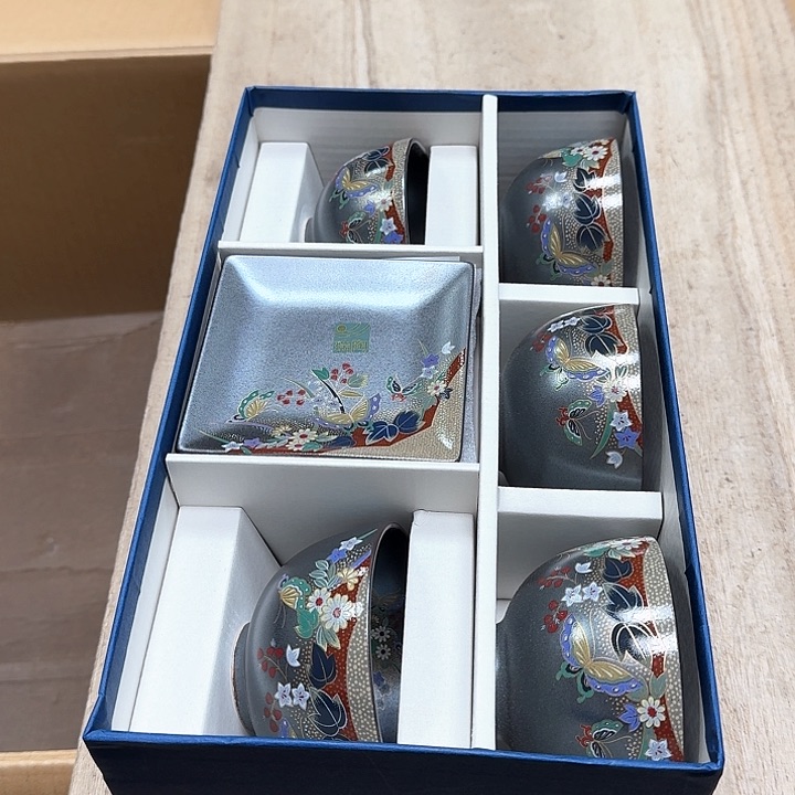 瓷片噗哈哈哈哈哈哈哈哈哈我笑到