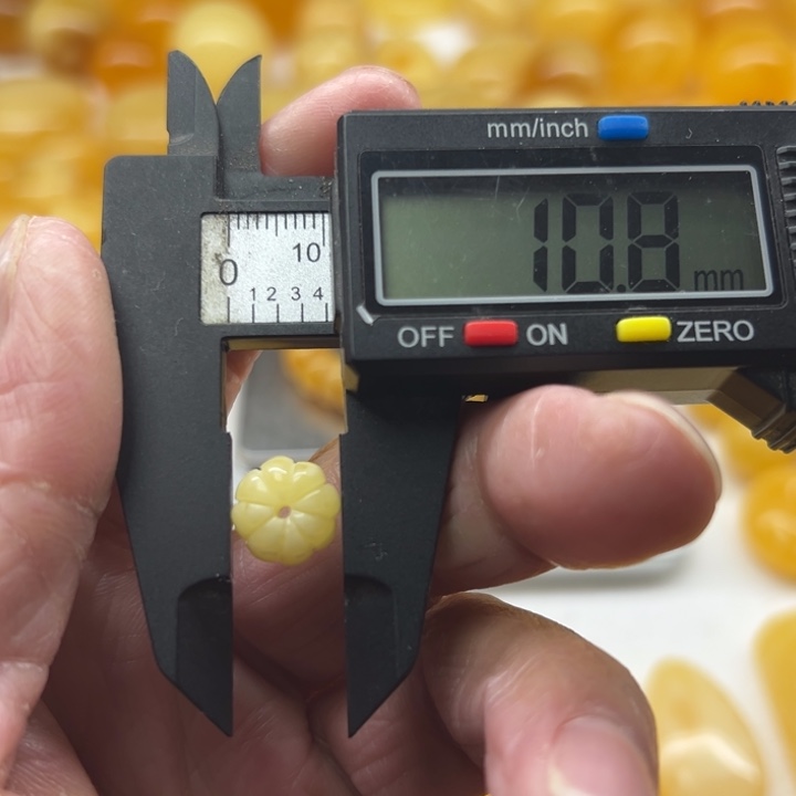 琥珀（矿物珀）未镶嵌裸石