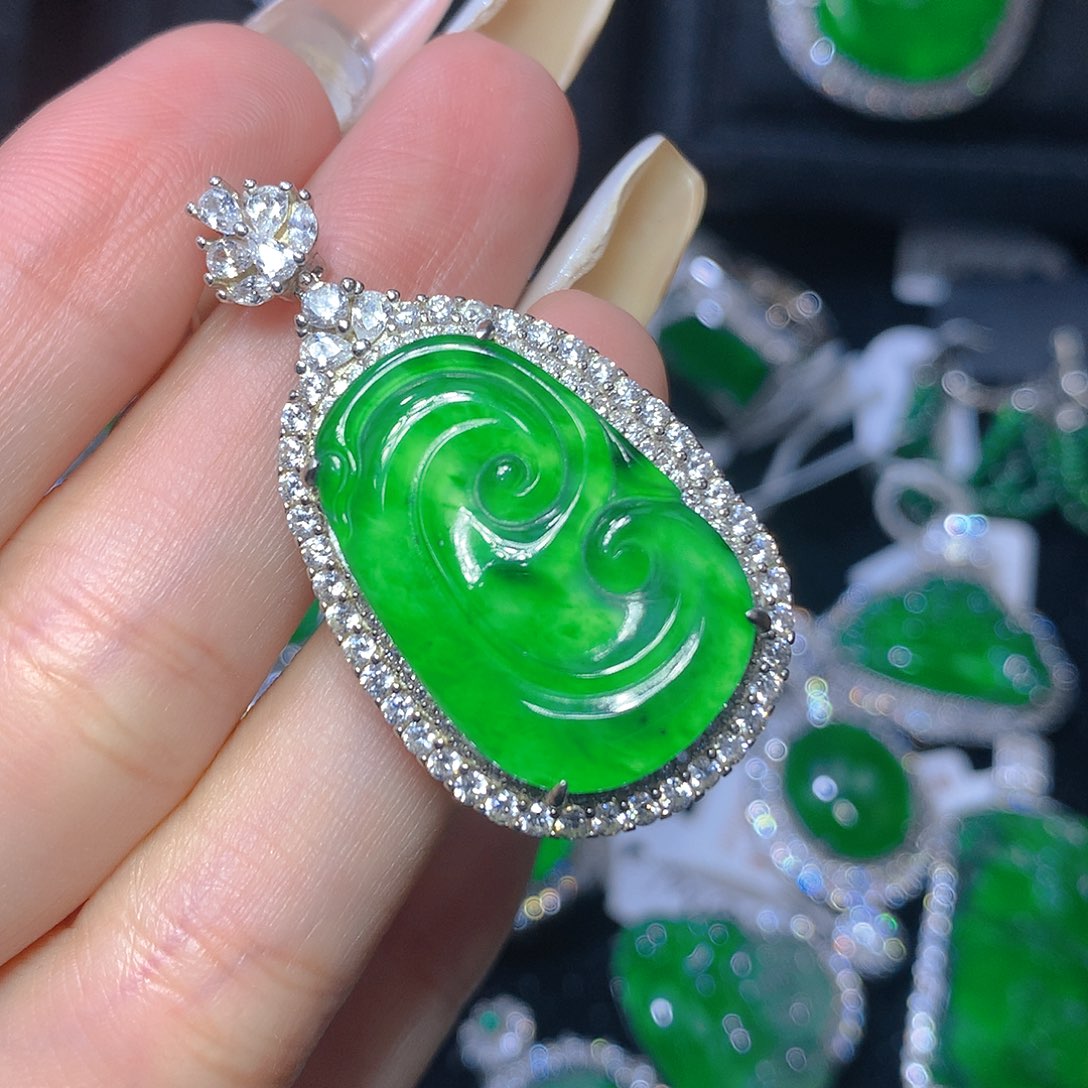 翡翠颈饰银S925镶嵌翡翠