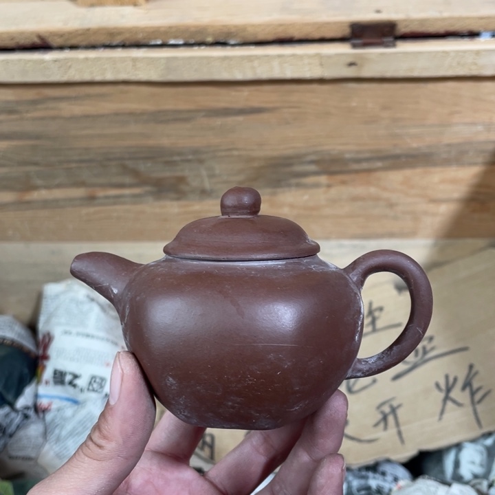 茶壶紫砂老厂紫砂壶一件。