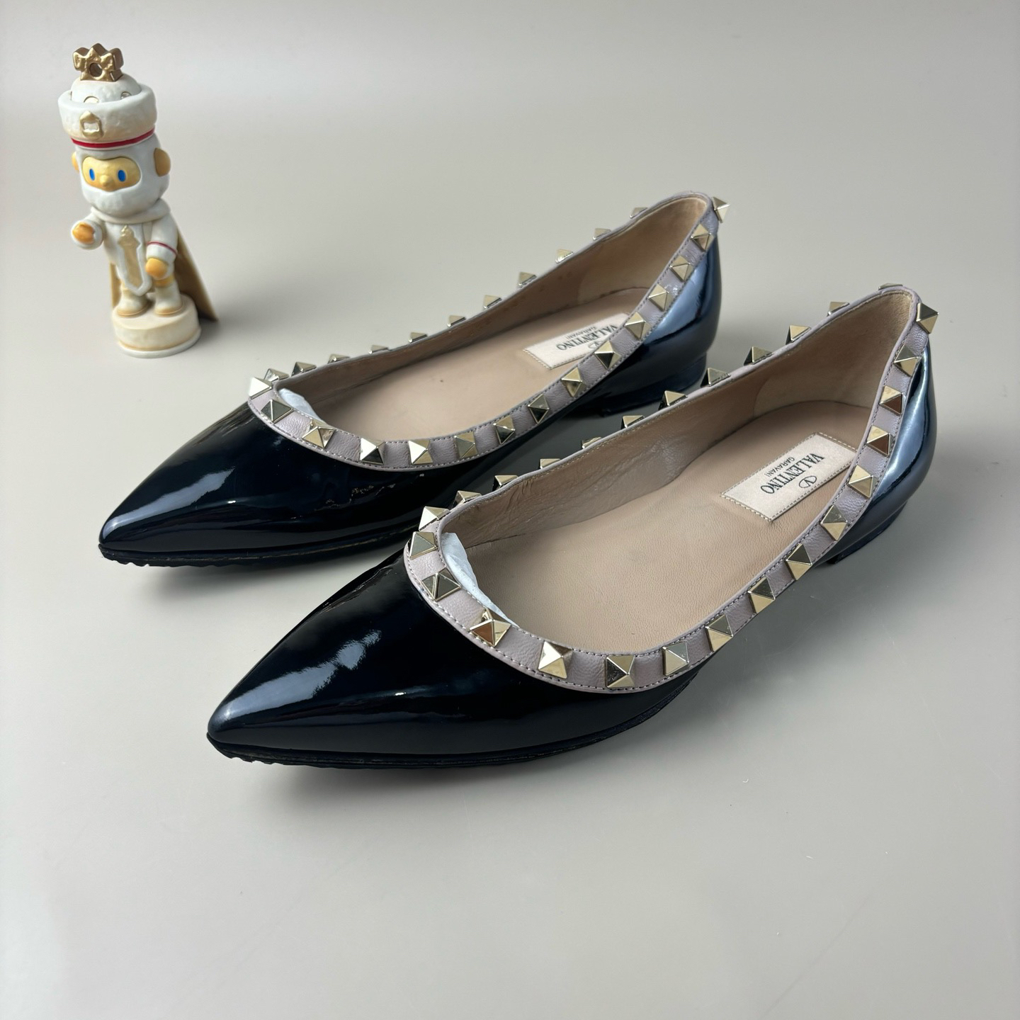 95新 Valentino/华伦天奴  浅黄色铆钉低跟鞋 36码 YLP3199
