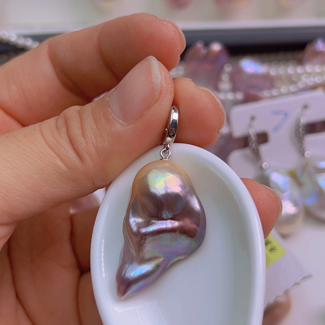 淡水珍珠吊坠(赠链)未镶嵌