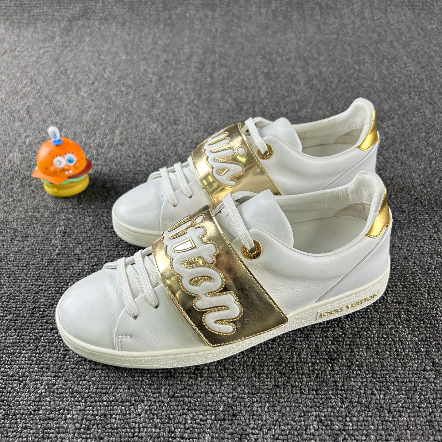95新 LouisVuitton/路易威登 白色板鞋35码 HB5413 