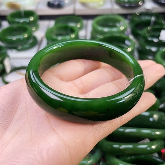 和田玉（碧玉）未镶嵌手镯