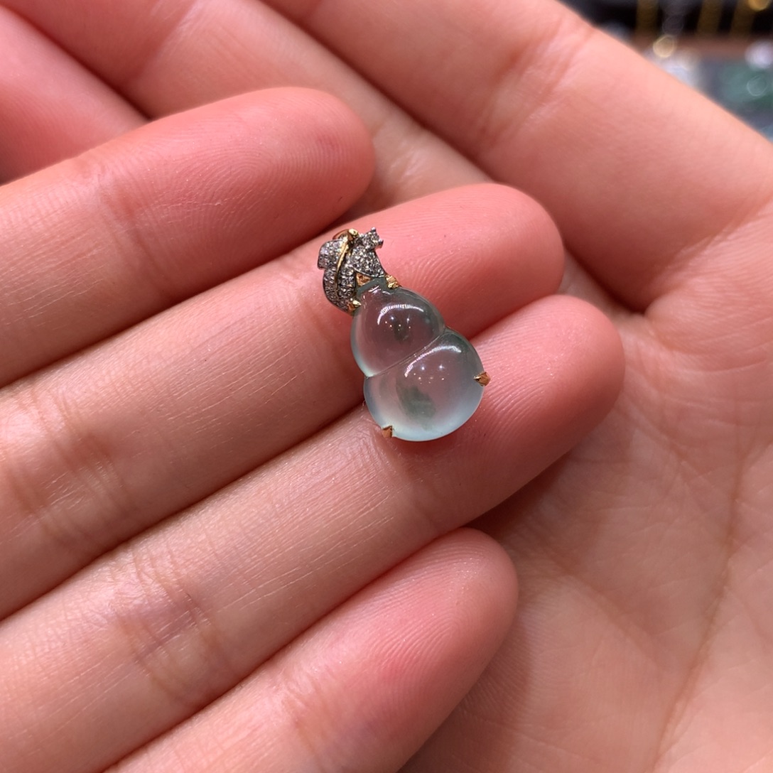 翡翠颈饰18K金镶嵌吊坠