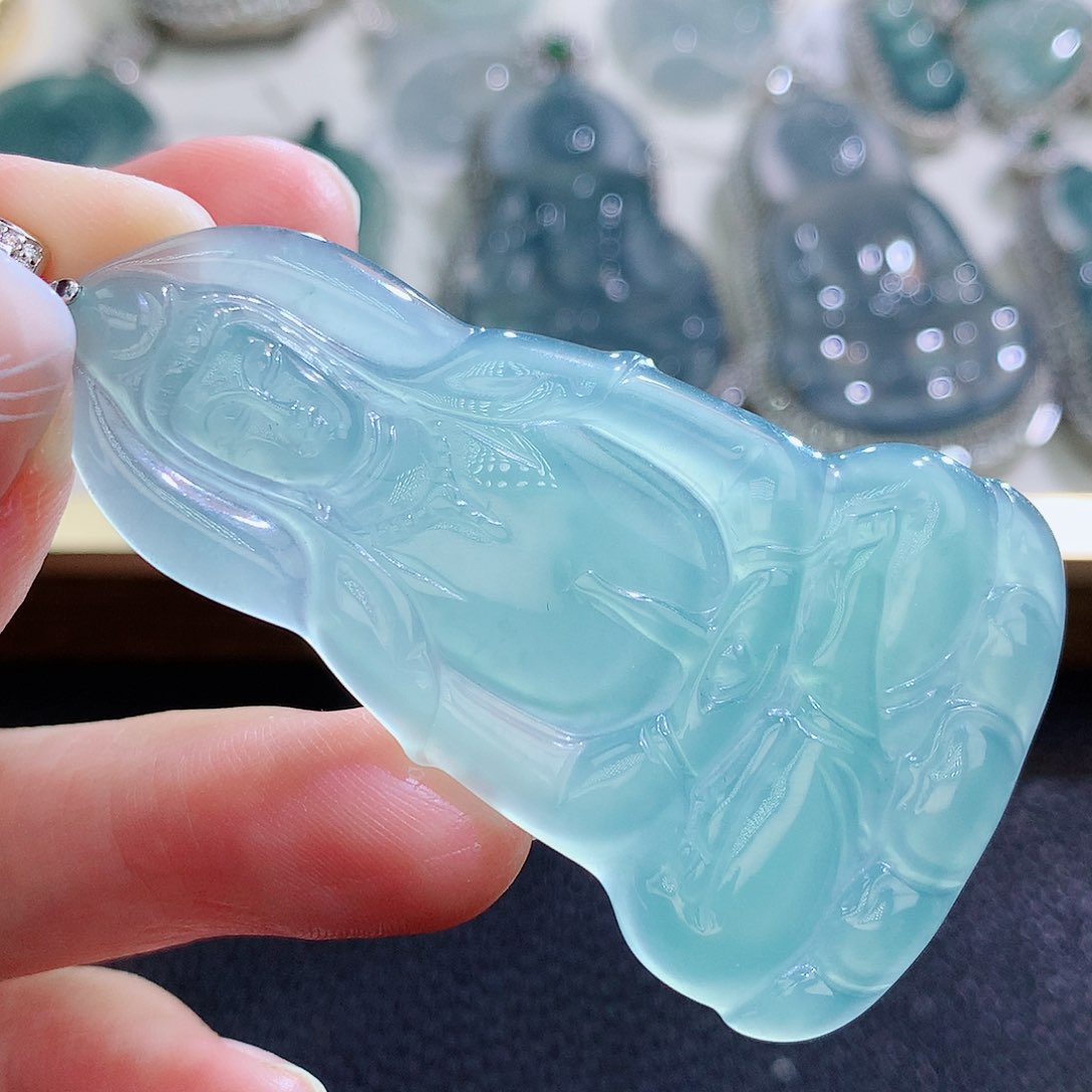 翡翠颈饰未镶嵌翡翠
