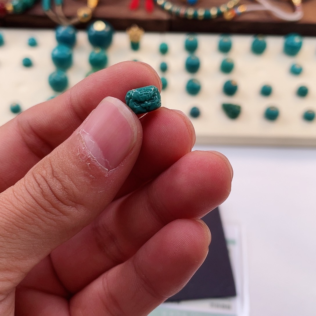 绿松石颈饰未镶嵌