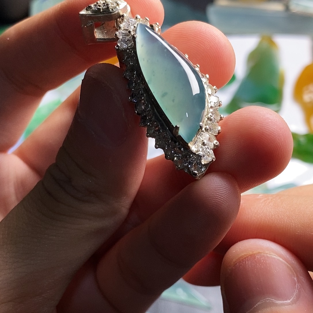 定制翡翠未镶嵌冰种起光蓝底意境感吊坠 不含戒托