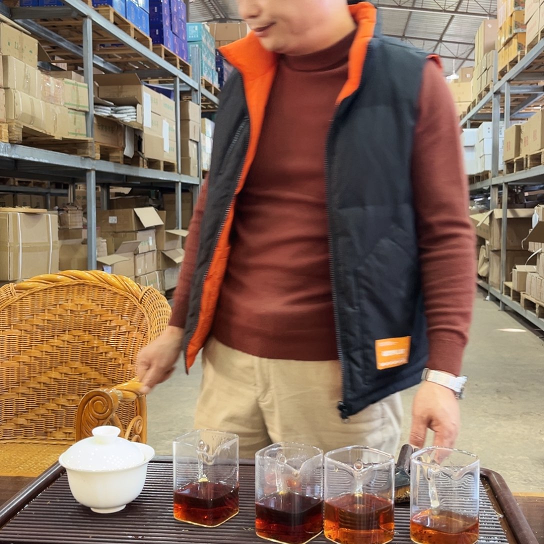 云南普洱茶孤品白茶